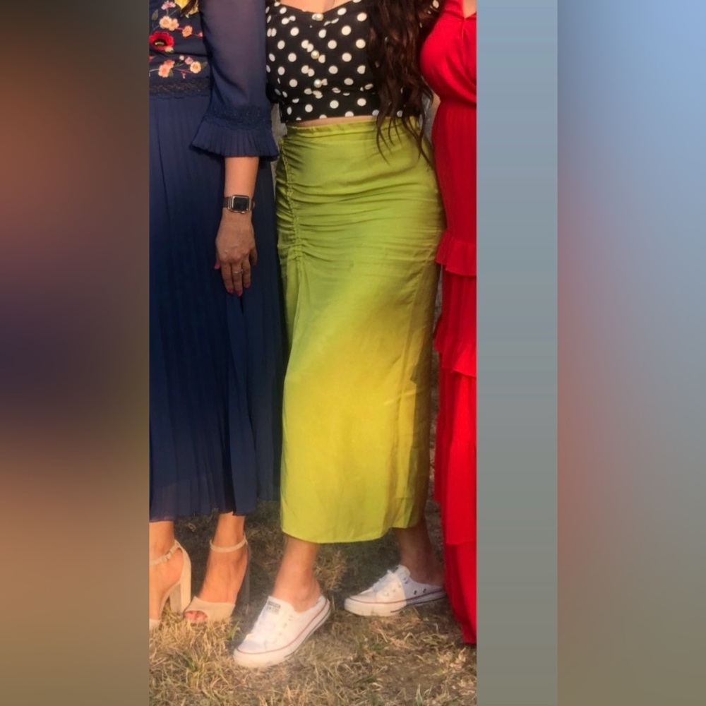 Zara Skirt w/ a Side Slit Scrunch